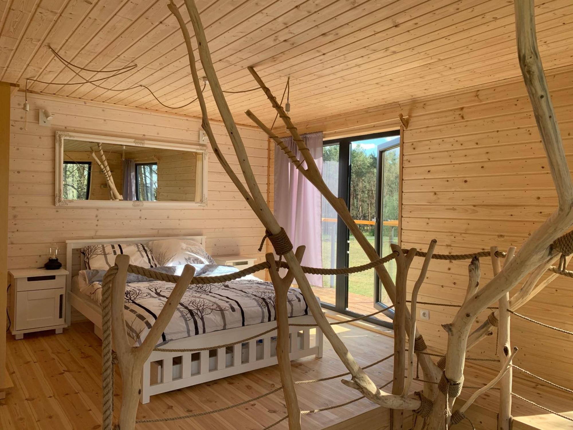 Domek Na Drzewie W Dolinie Uradu Exterior foto